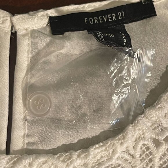 Crop Top Womens L White Sleeveless Lace Elegant Floral Design Forever 21 - Picture 9 of 12